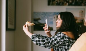 Vale a pena trabalhar com influenciadores digitais? 